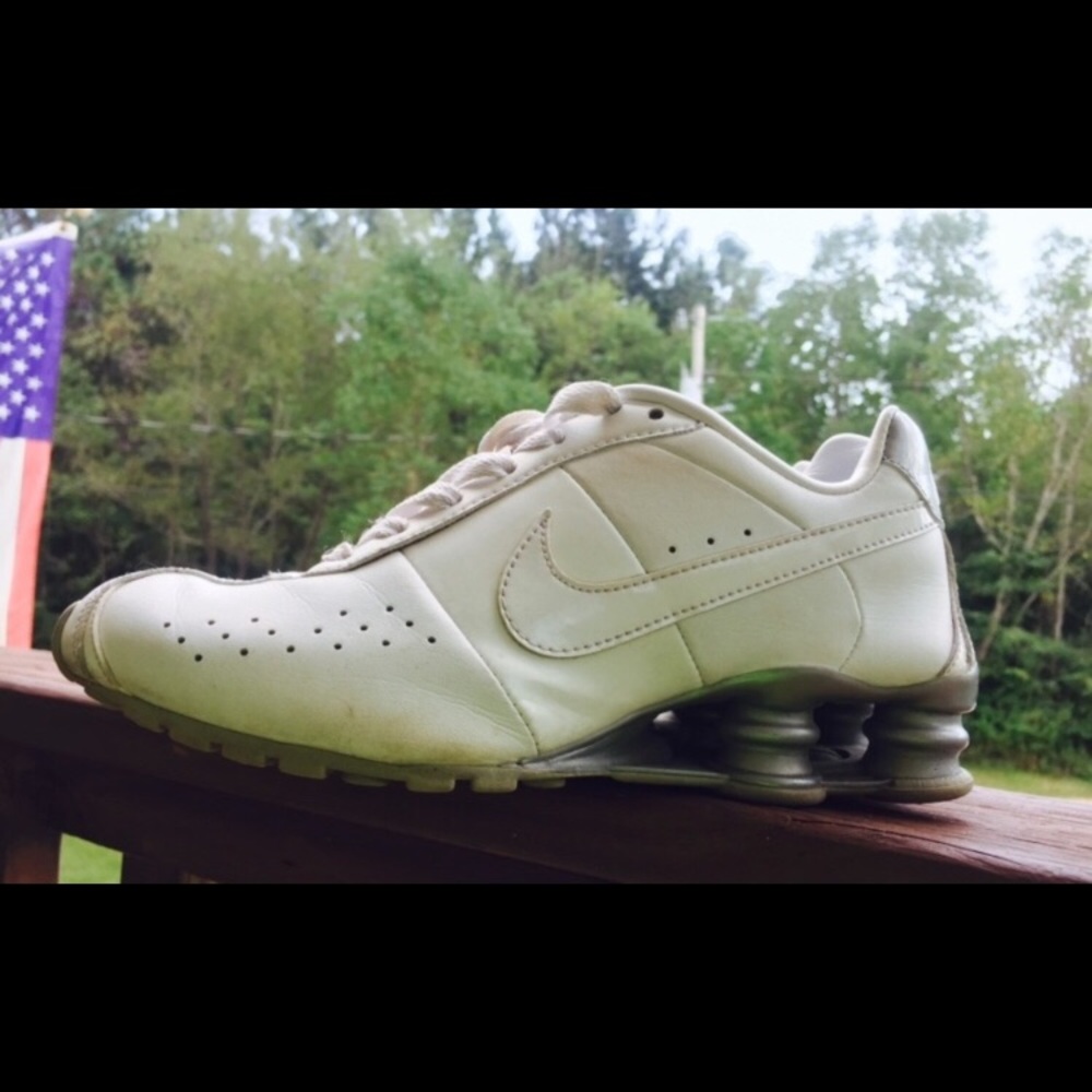 Women’s Nike shoes size 6